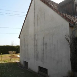 ravalement du pignon d'une maison à Villerbon - avant